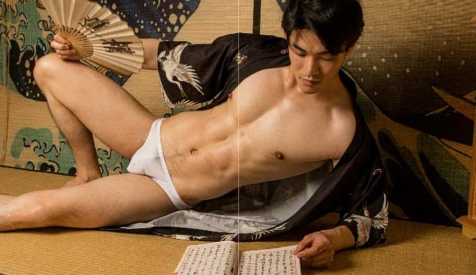 หนุ่มหล่อขึ้นปก 285