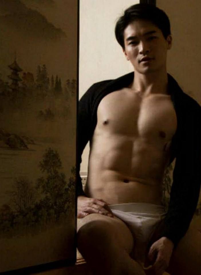 หนุ่มหล่อขึ้นปก 285