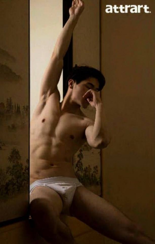หนุ่มหล่อขึ้นปก 285
