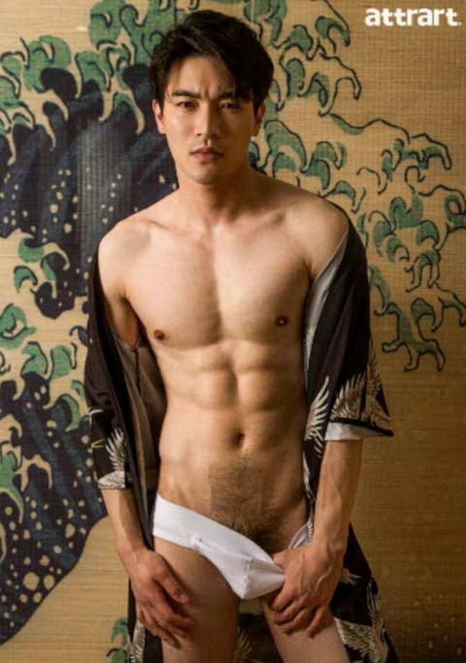 หนุ่มหล่อขึ้นปก 285