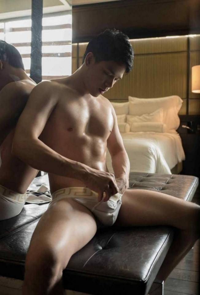หนุ่มหล่อขึ้นปก 286