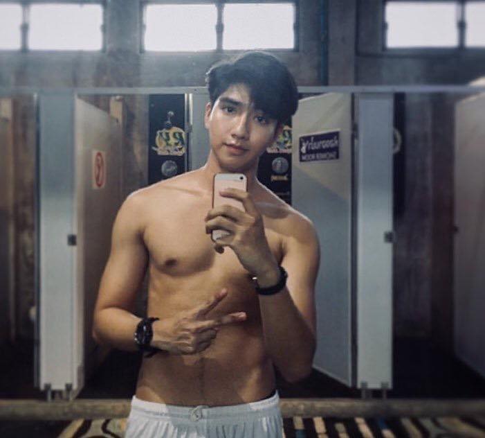 ถ่ายเองกับมือ 64