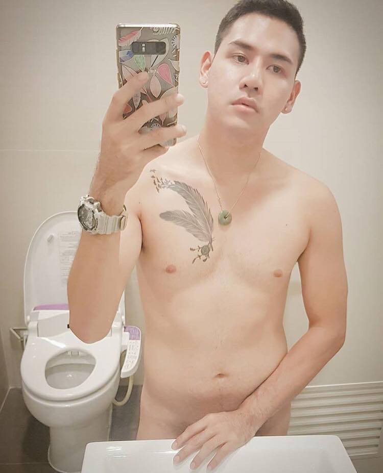 ถ่ายเองกับมือ 64