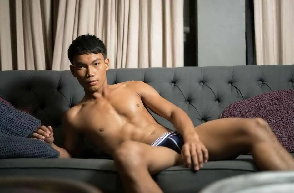 หนุ่มหล่อขึ้นปก 290