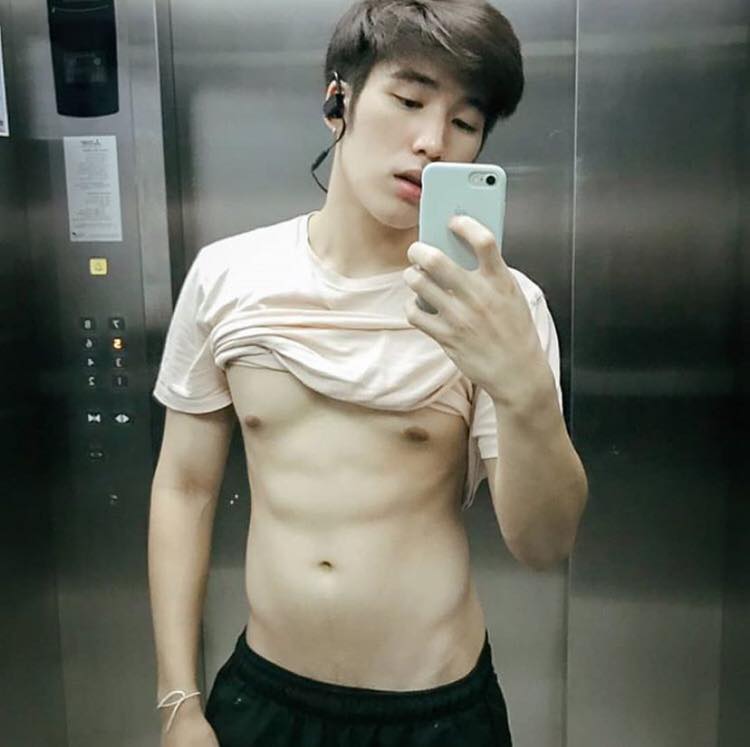 ถ่ายเองกับมือ 69