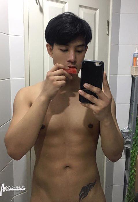 ถ่ายเองกับมือ 69