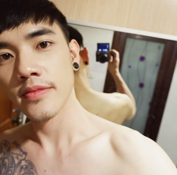 ถ่ายเองกับมือ 69