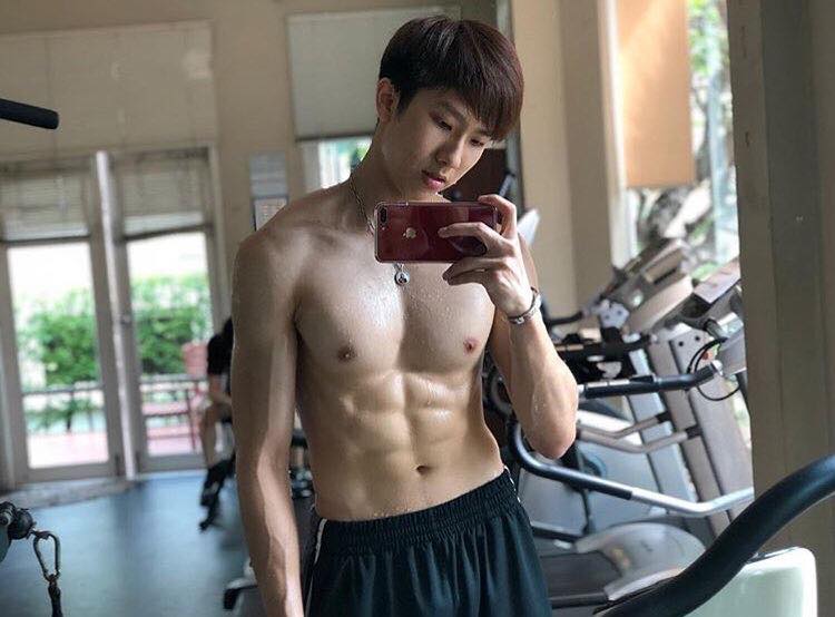 ถ่ายเองกับมือ 69