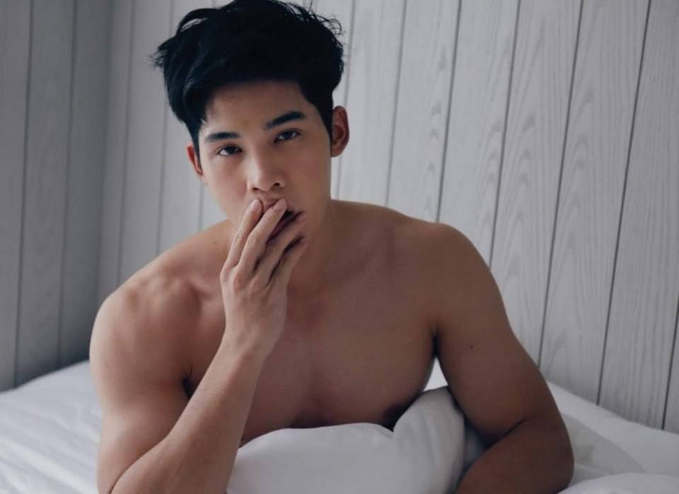หนุ่มหล่อขึ้นปก 296