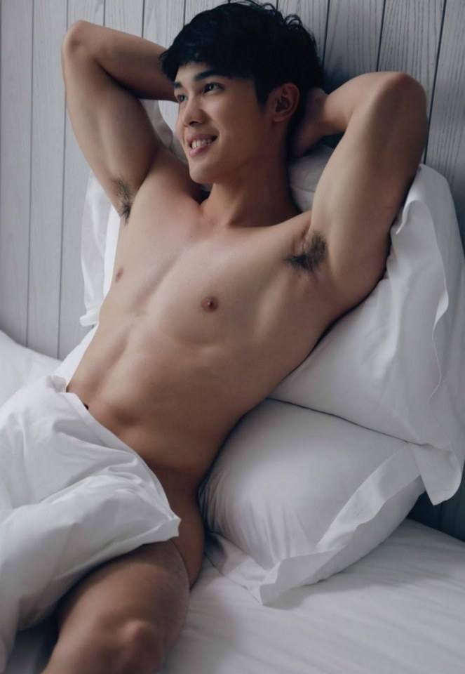 หนุ่มหล่อขึ้นปก 296