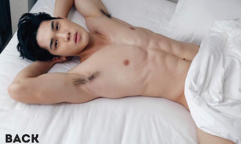 หนุ่มหล่อขึ้นปก 296