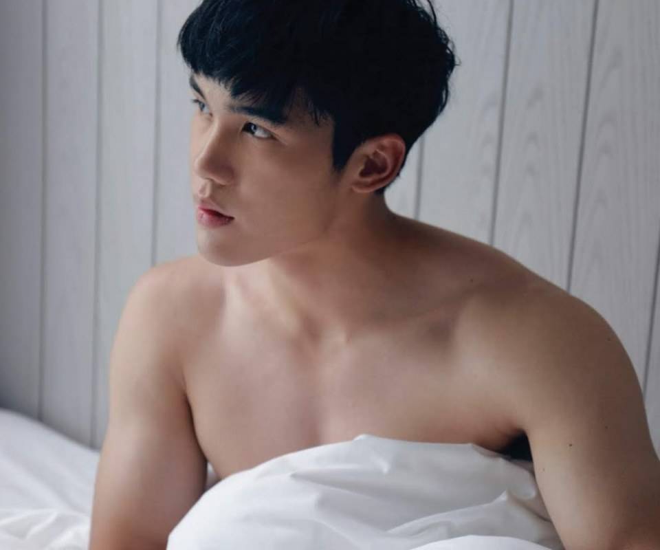 หนุ่มหล่อขึ้นปก 296