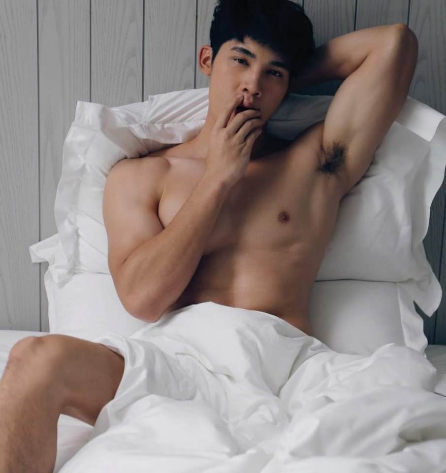 หนุ่มหล่อขึ้นปก 296
