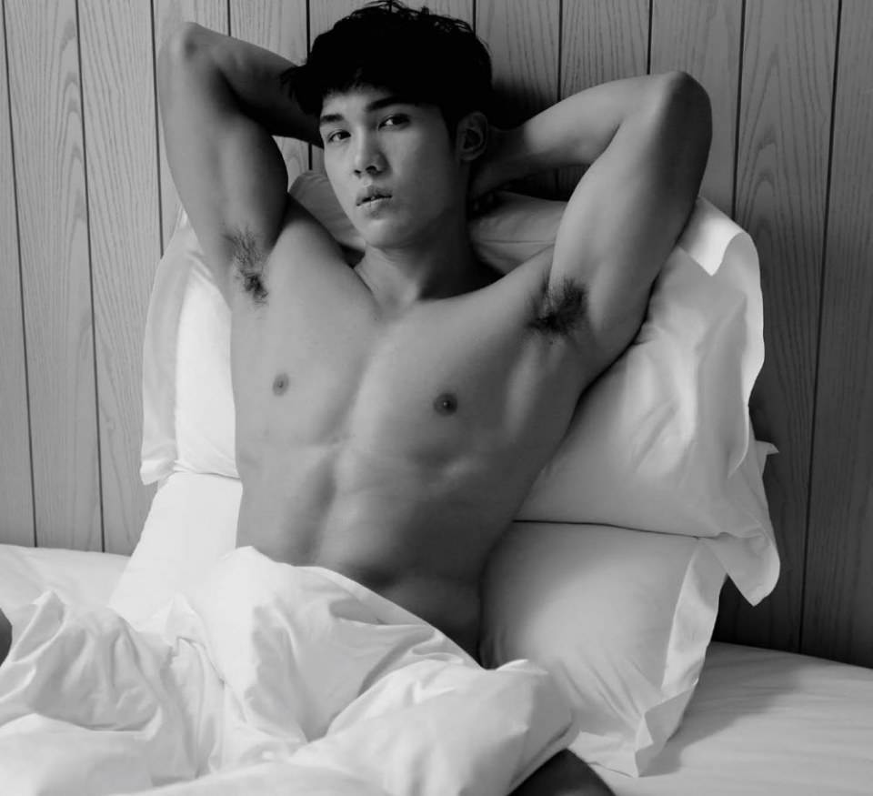 หนุ่มหล่อขึ้นปก 296