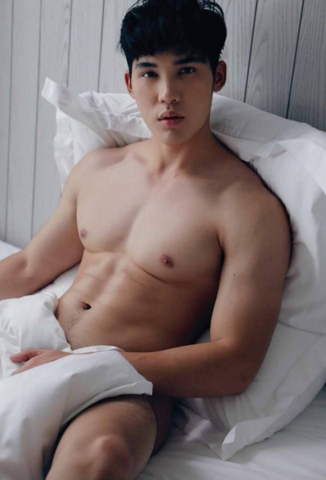 หนุ่มหล่อขึ้นปก 296