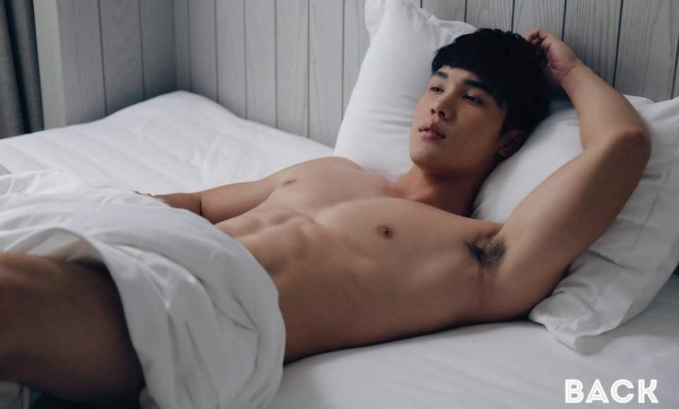 หนุ่มหล่อขึ้นปก 296