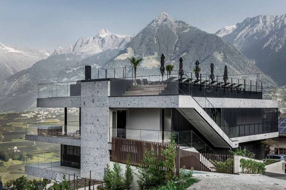 Apartment 7 by Stephan Marx and Nadine Bauer