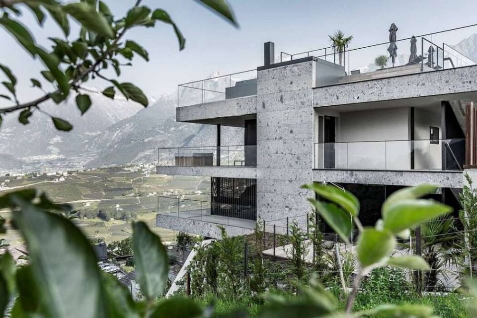 Apartment 7 by Stephan Marx and Nadine Bauer