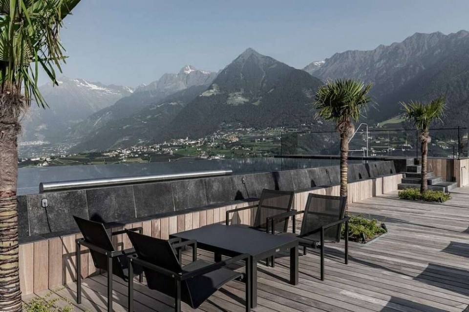 Apartment 7 by Stephan Marx and Nadine Bauer