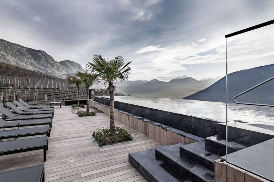 Apartment 7 by Stephan Marx and Nadine Bauer