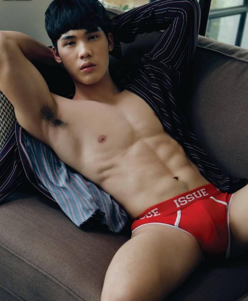 หนุ่มหล่อขึ้นปก 296.2