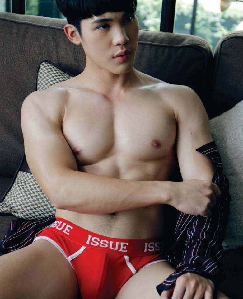 หนุ่มหล่อขึ้นปก 296.2