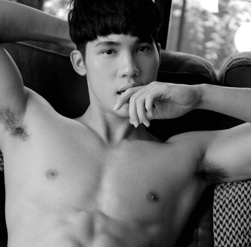 หนุ่มหล่อขึ้นปก 296.2