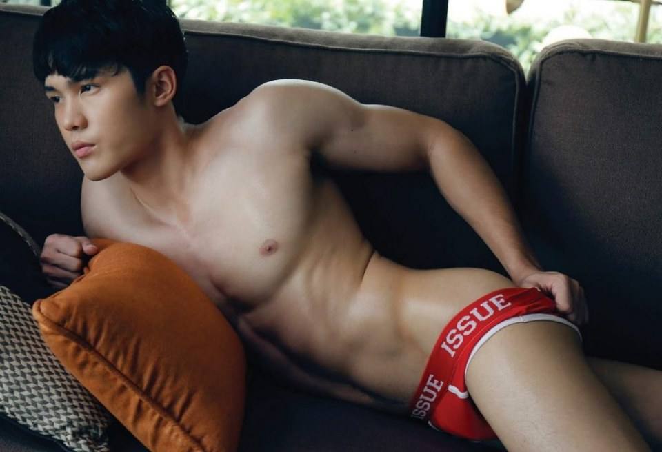 หนุ่มหล่อขึ้นปก 296.2
