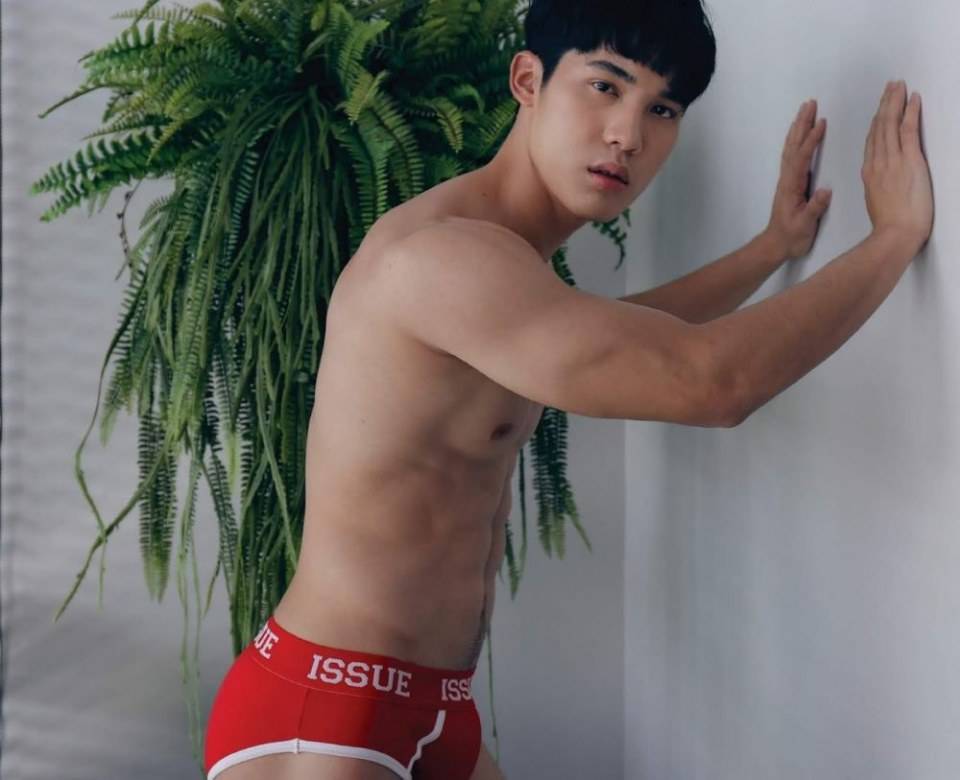 หนุ่มหล่อขึ้นปก 296.2