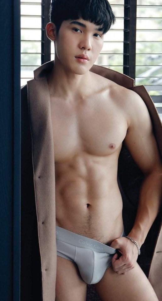 หนุ่มหล่อขึ้นปก 296.2