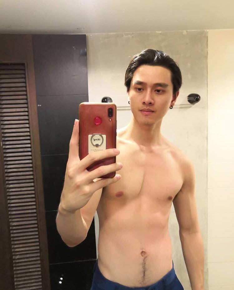 ถ่ายเองกับมือ 76