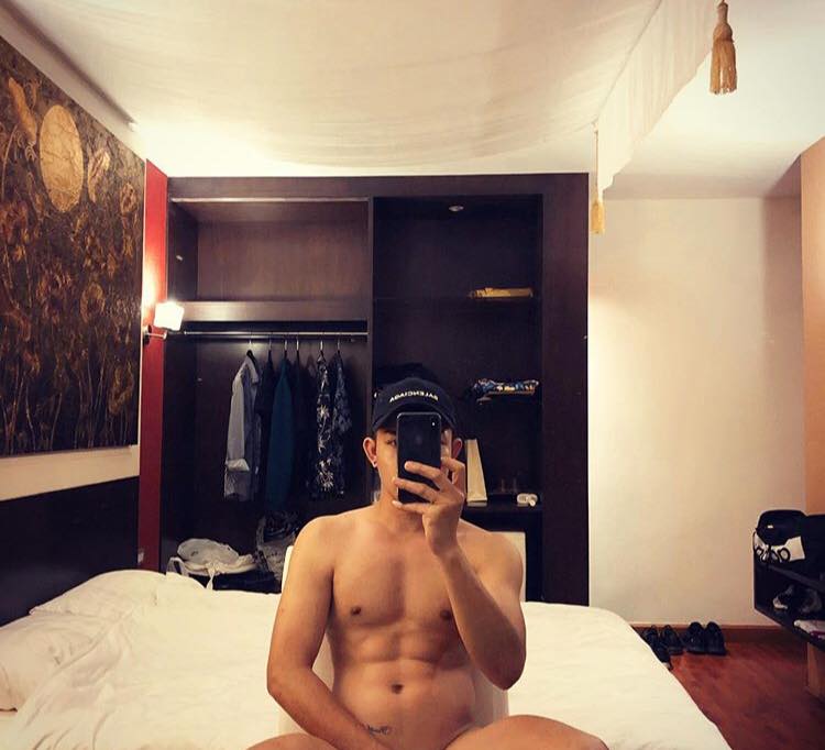 ถ่ายเองกับมือ 77