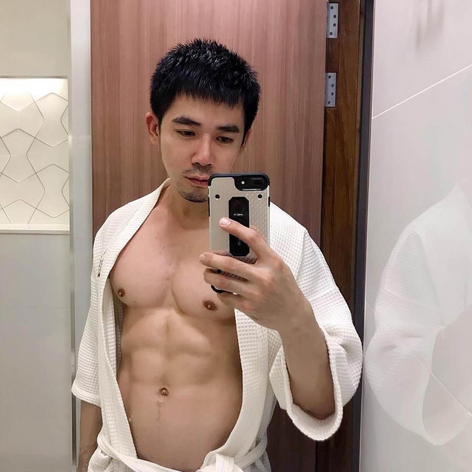 ถ่ายเองกับมือ 77