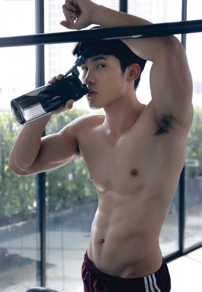 หนุ่มหล่อขึ้นปก 296.4