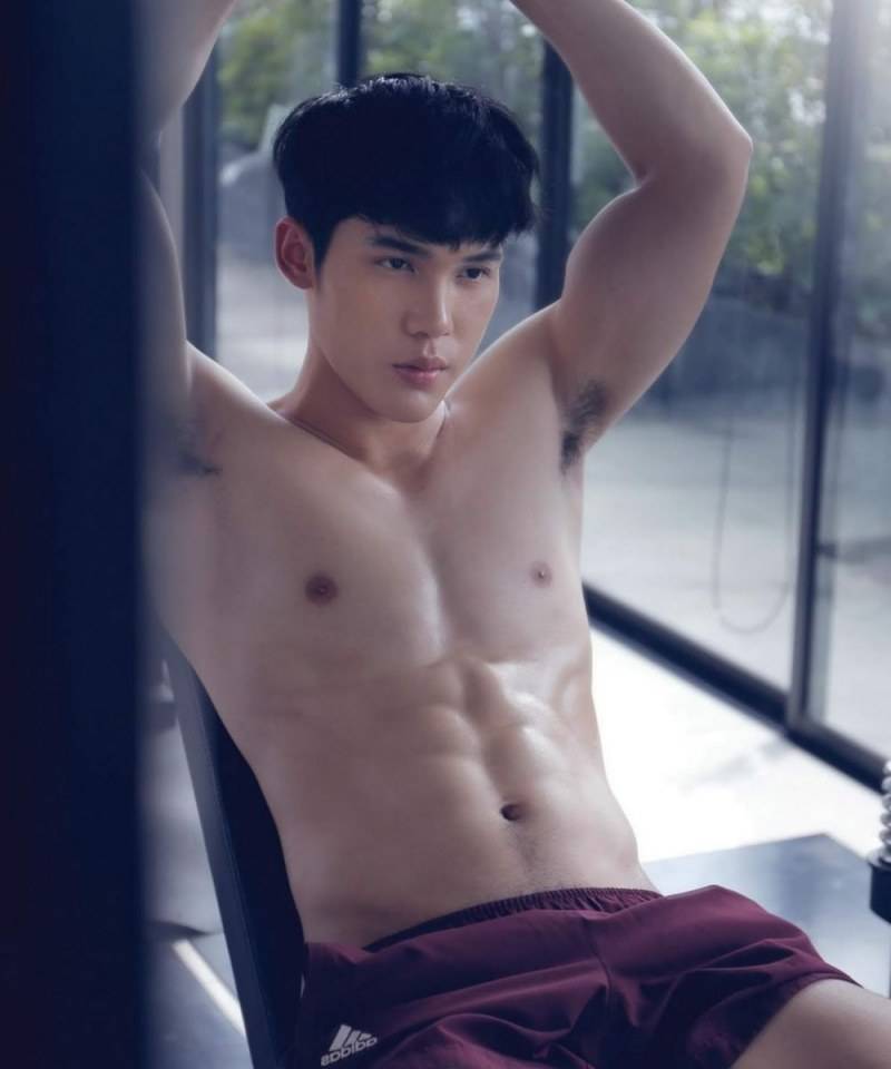 หนุ่มหล่อขึ้นปก 296.4