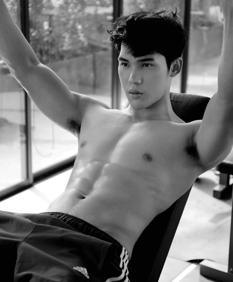 หนุ่มหล่อขึ้นปก 296.4