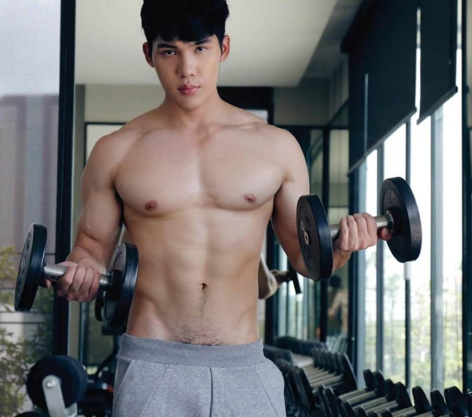 หนุ่มหล่อขึ้นปก 296.4
