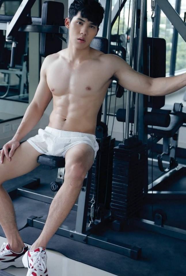 หนุ่มหล่อขึ้นปก 296.4