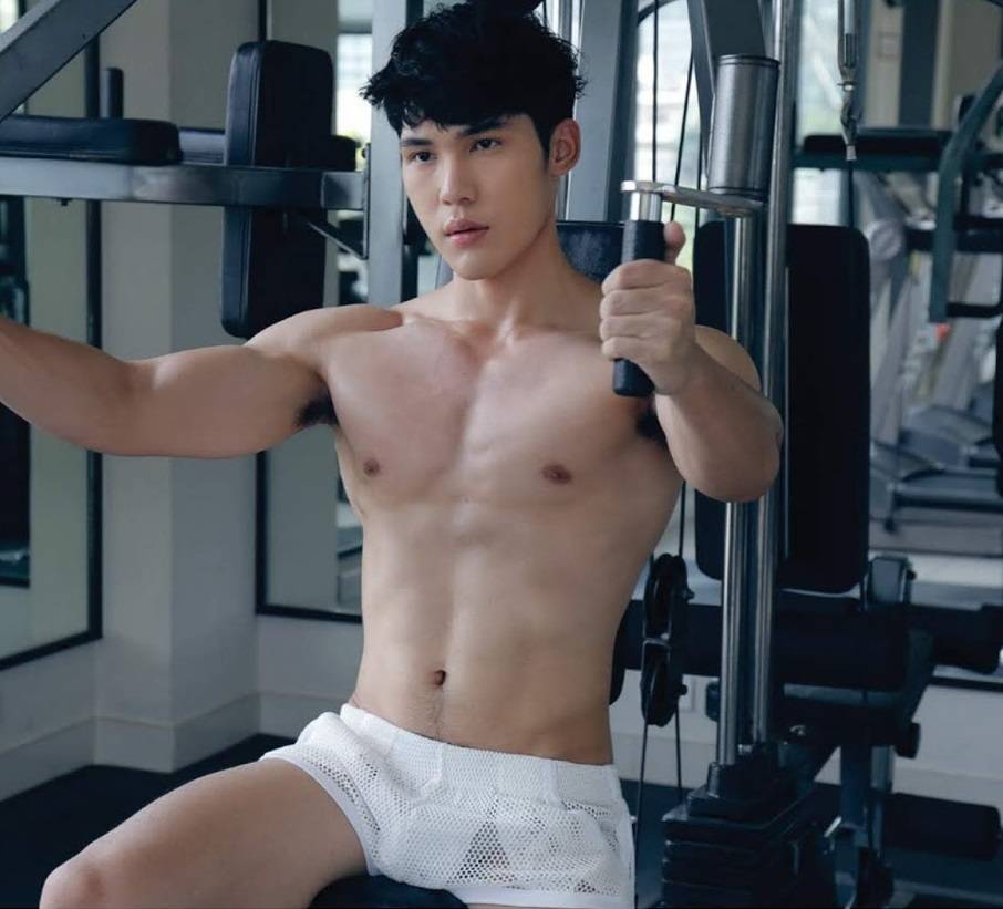 หนุ่มหล่อขึ้นปก 296.4