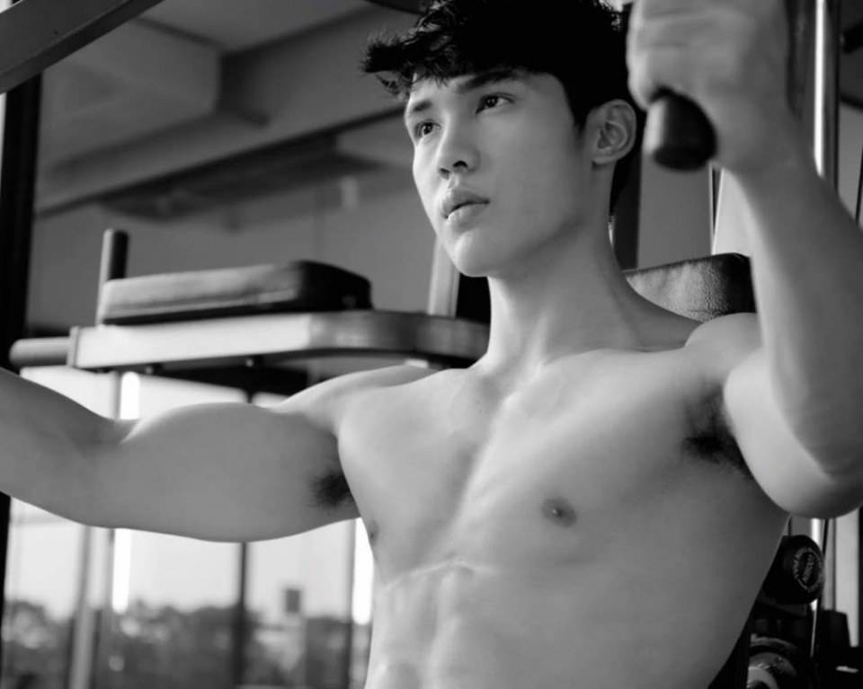 หนุ่มหล่อขึ้นปก 296.4