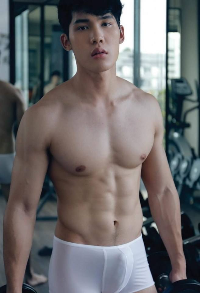 หนุ่มหล่อขึ้นปก 296.4