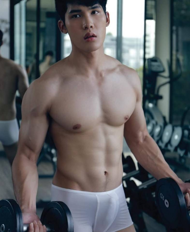 หนุ่มหล่อขึ้นปก 296.4