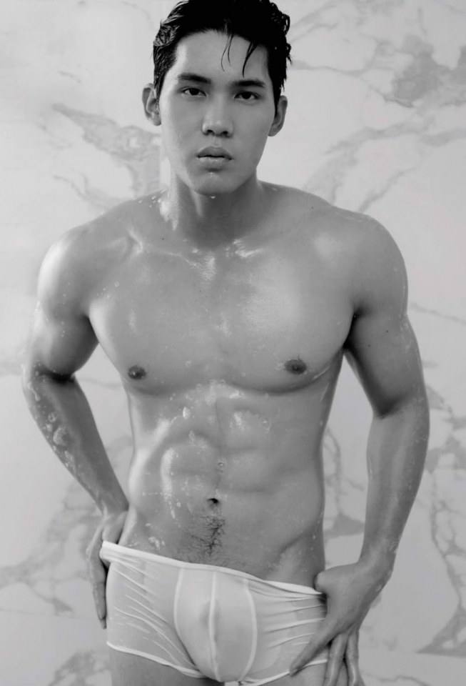 หนุ่มหล่อขึ้นปก 296.5