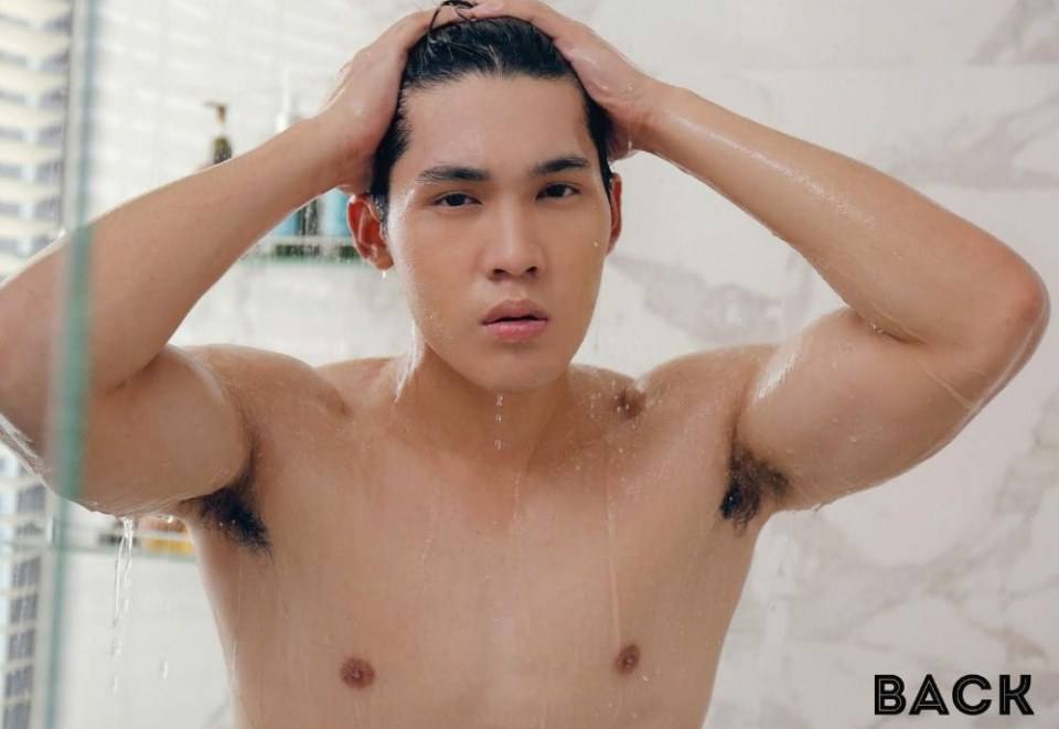 หนุ่มหล่อขึ้นปก 296.5