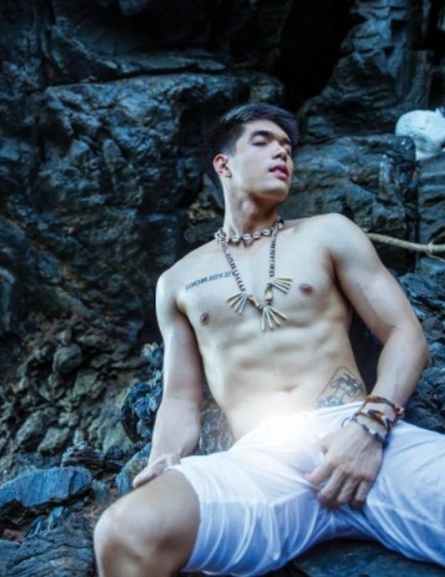 หนุ่มหล่อขึ้นปก 297
