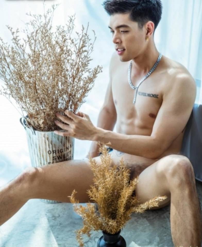 หนุ่มหล่อขึ้นปก 297