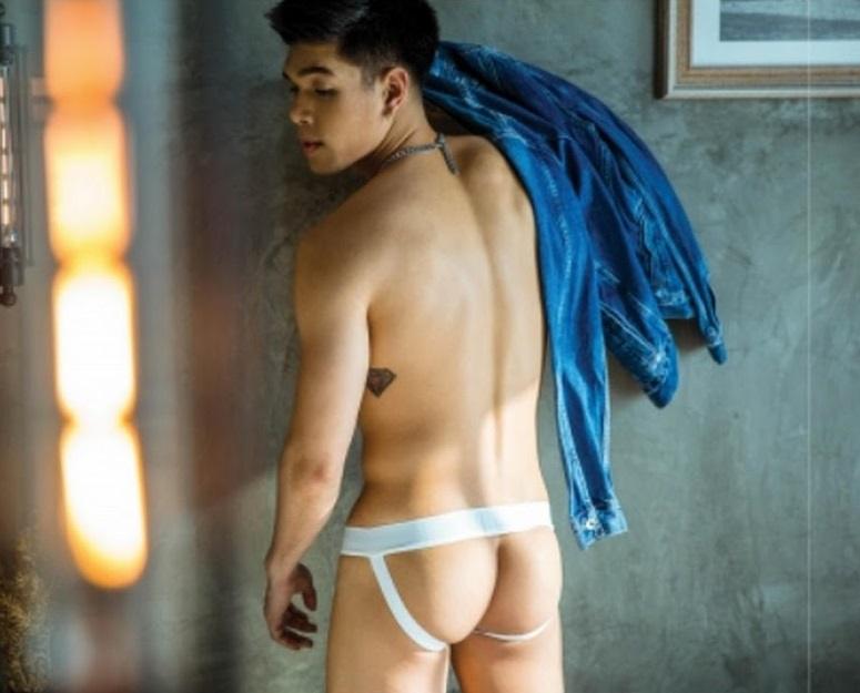 หนุ่มหล่อขึ้นปก 297