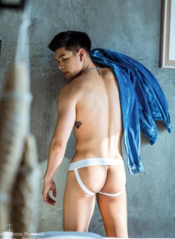 หนุ่มหล่อขึ้นปก 297