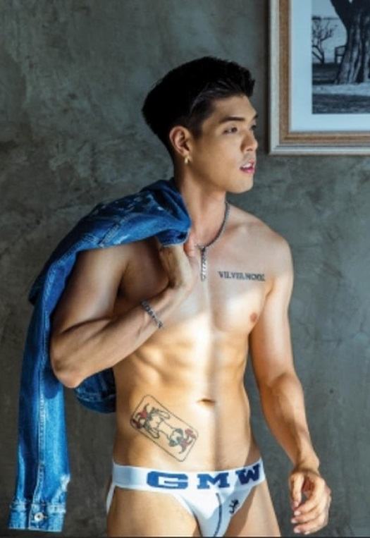 หนุ่มหล่อขึ้นปก 297