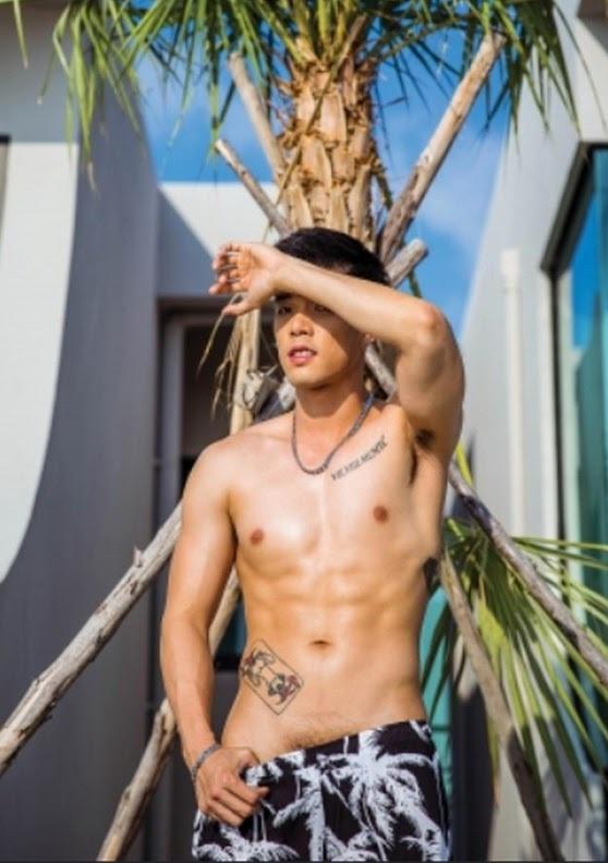 หนุ่มหล่อขึ้นปก 297